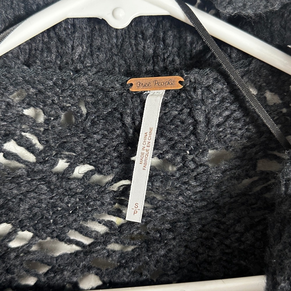 Free People Avery Cardigan Sweater Cropped Womens Size Small NEW NWT Wool Black - Picture 3 of 16